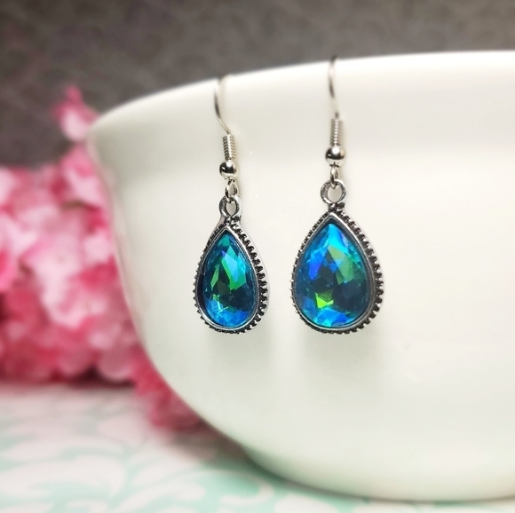 TURQUOISE Blue Green Tear Drop glass Crystal Earring - Picture 2 of 6